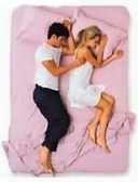 В какой позе спят супруги — такие у них и отношения
