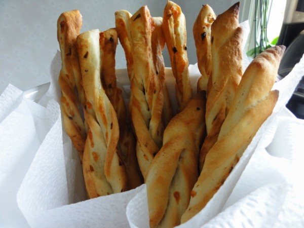 Корявки-хлебные палочки с сыром