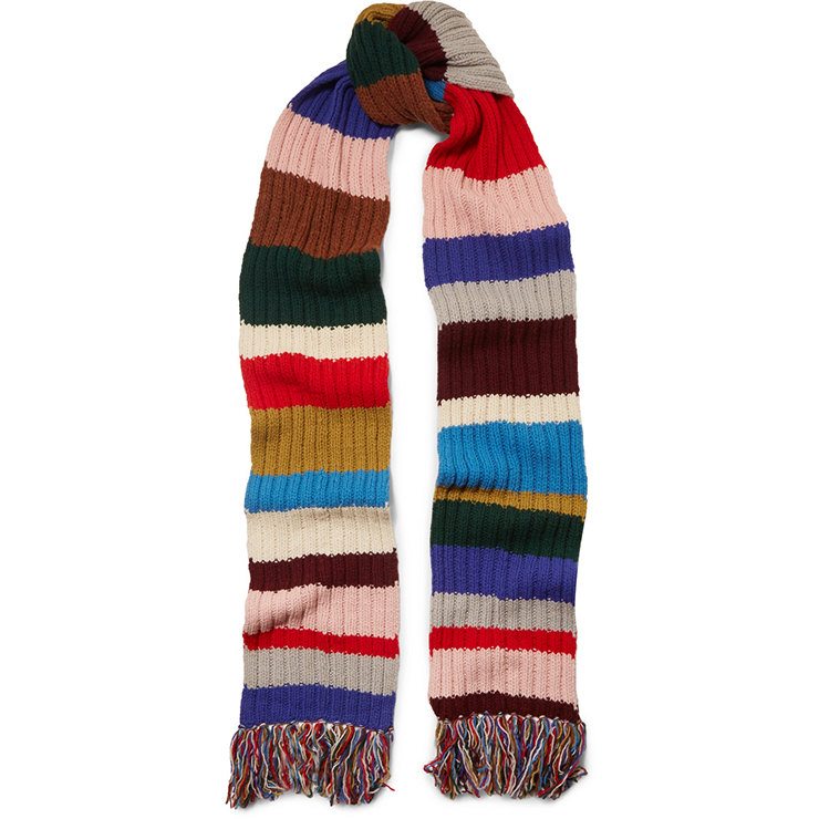 Как дать новую жизнь старому пальто: 10 макси-шарфов, чтобы носить их наперевес