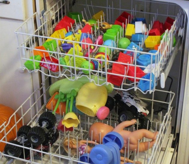Как пользоваться посудомоечной машиной: стирать игрушки
